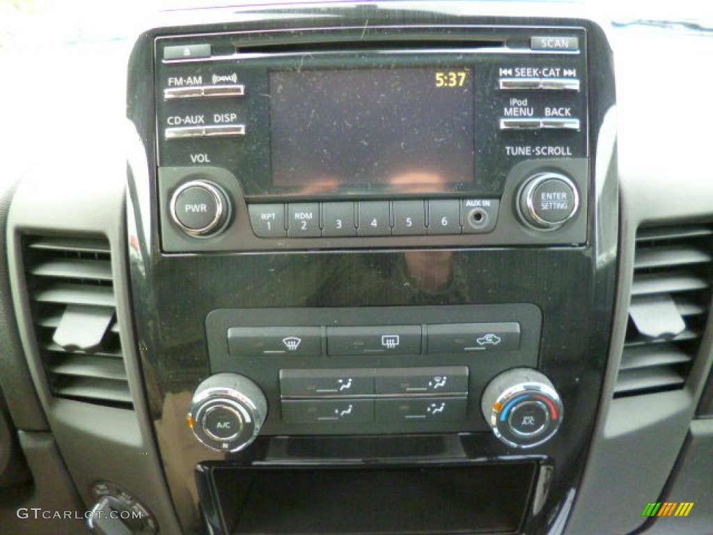 2014 Titan SV Crew Cab 4x4 - Graphite Blue / Charcoal photo #18