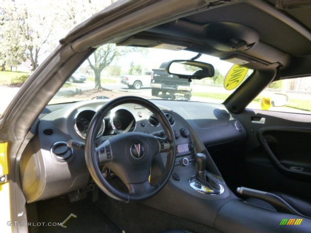 2008 Solstice GXP Roadster - Mean Yellow / Ebony photo #12