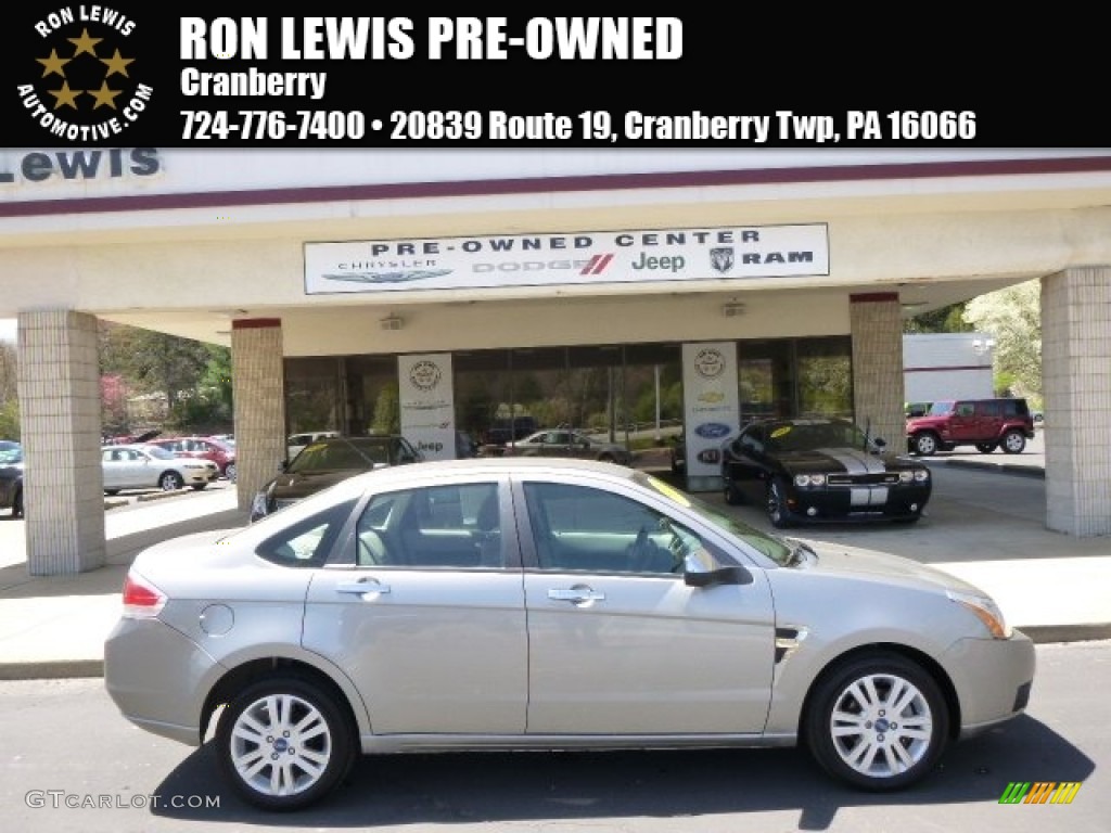 2008 Focus SE Sedan - Vapor Silver Metallic / Medium Stone photo #1