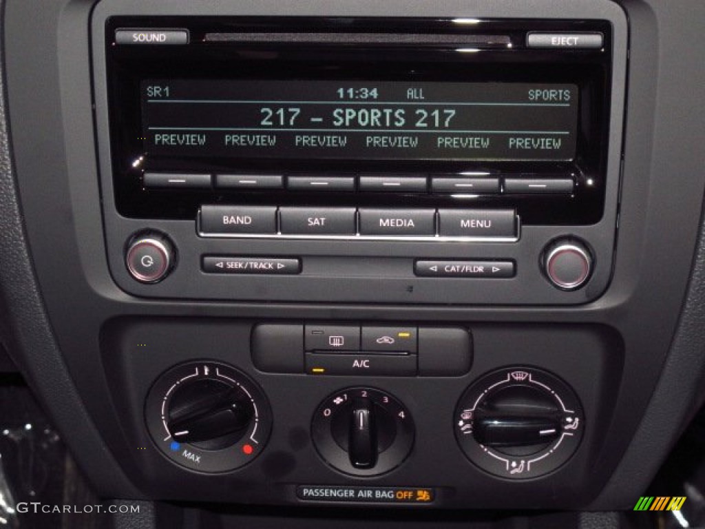 2014 Volkswagen Jetta SE Sedan Controls Photos