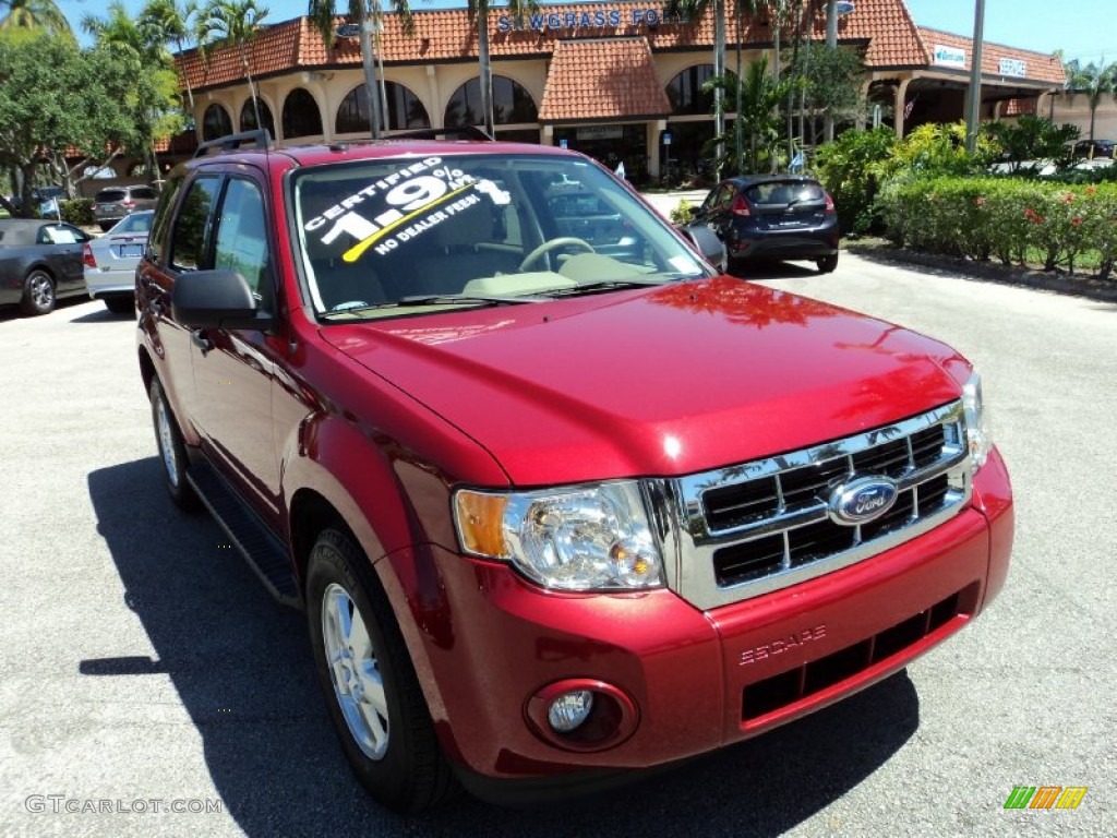 2011 Escape XLT - Sangria Red Metallic / Camel photo #2