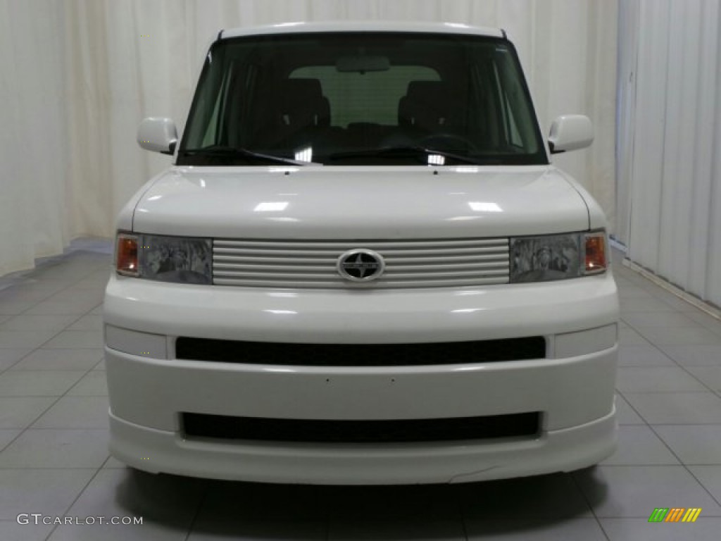 2006 xB  - Polar White / Dark Charcoal photo #5