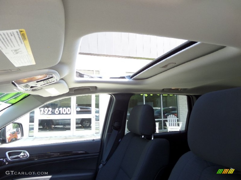 2013 Grand Cherokee Laredo - Winter Chill Pearl / Dark Graystone/Medium Graystone photo #11