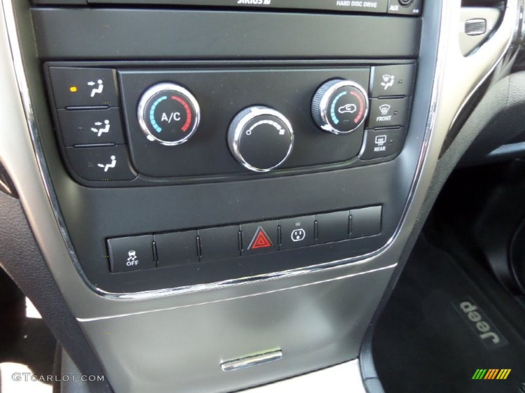 2013 Grand Cherokee Laredo - Winter Chill Pearl / Dark Graystone/Medium Graystone photo #18
