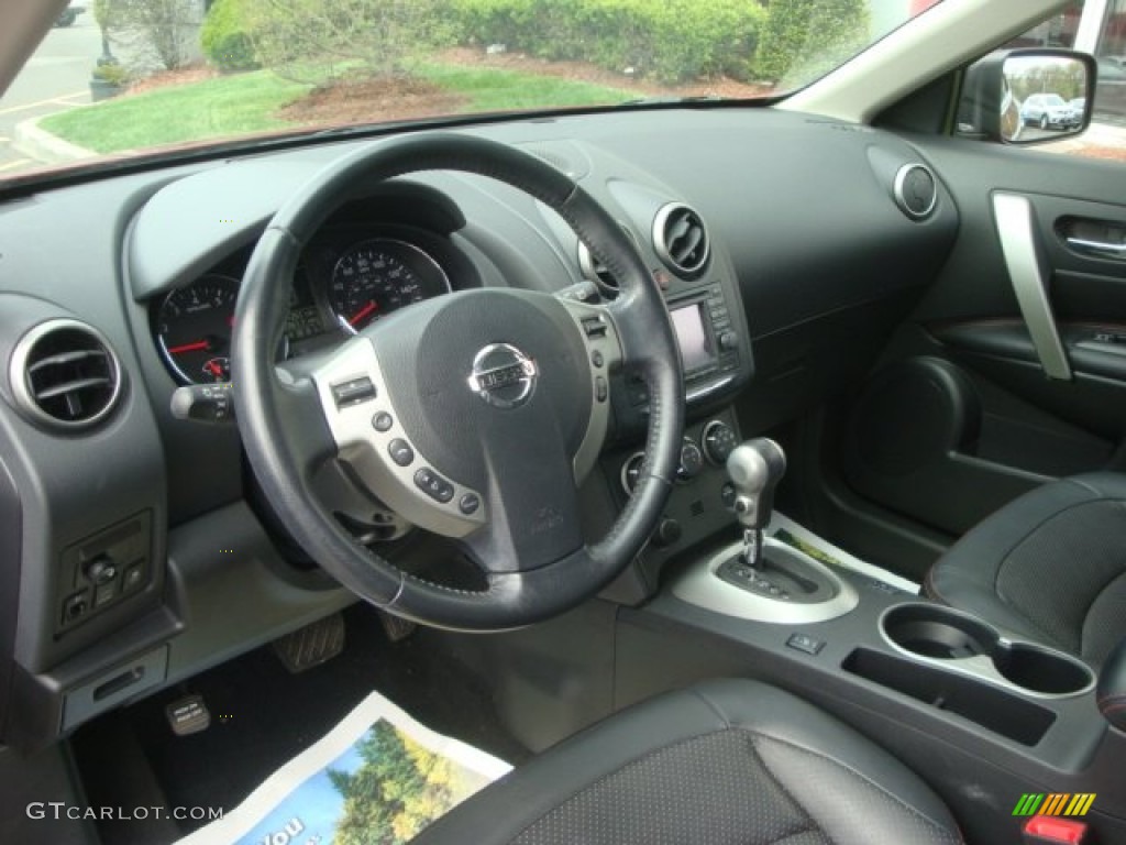 2011 Rogue SV AWD - Cayenne Red / Black photo #12