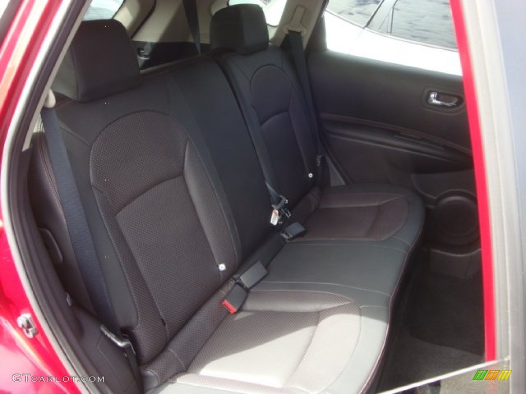 2011 Rogue SV AWD - Cayenne Red / Black photo #16