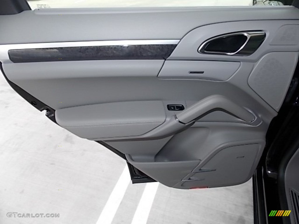 2013 Porsche Cayenne Standard Cayenne Model Platinum Grey Door Panel Photo #93253823