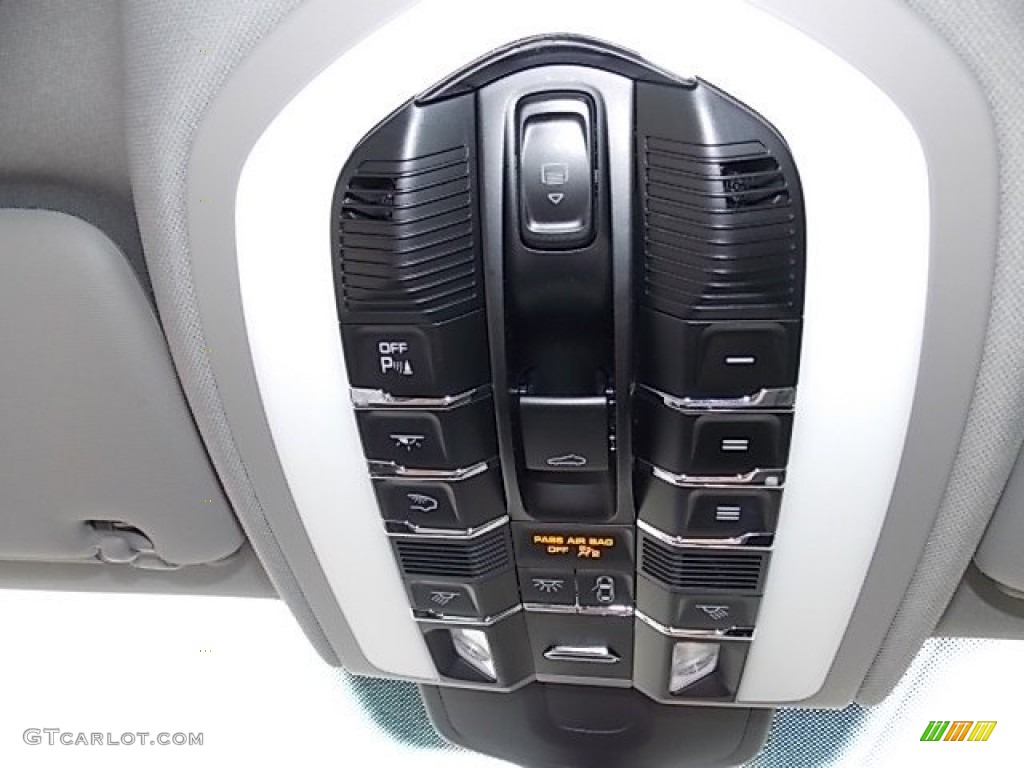 2013 Porsche Cayenne Standard Cayenne Model Controls Photo #93254327
