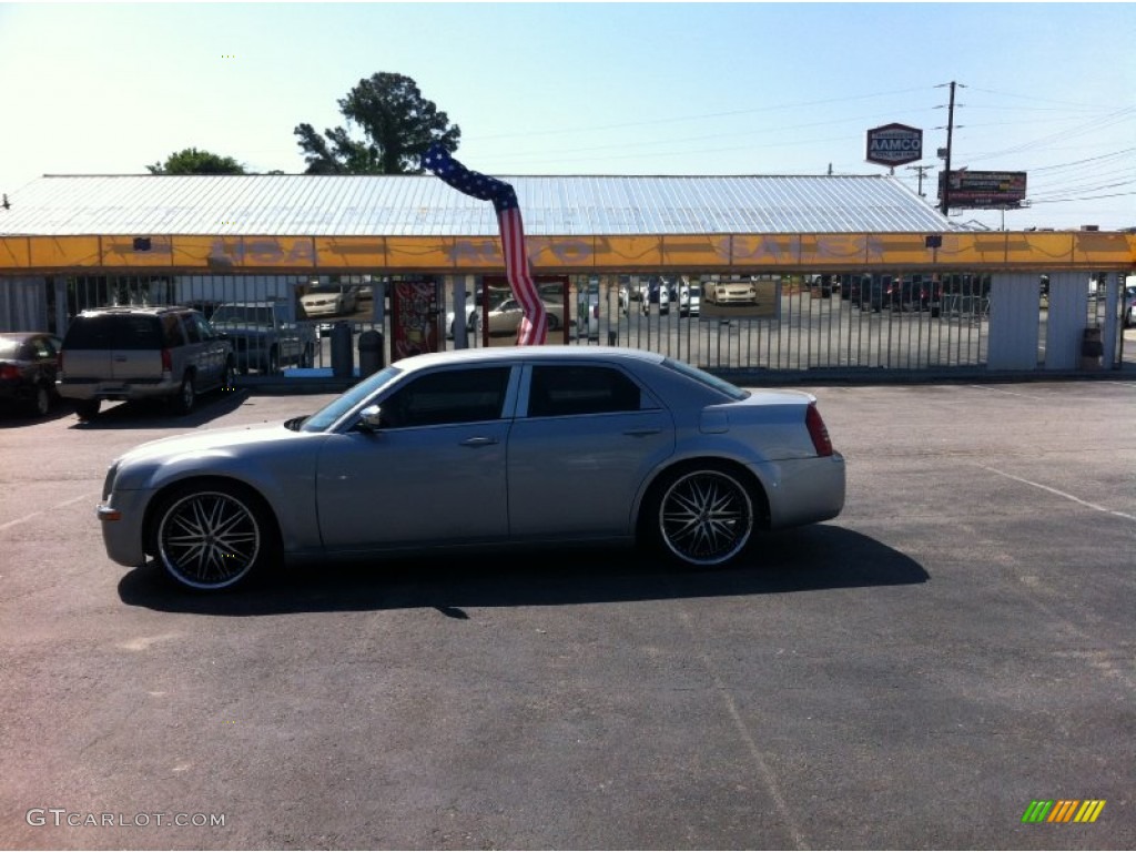 2005 300  - Bright Silver Metallic / Dark Slate Gray/Medium Slate Gray photo #2