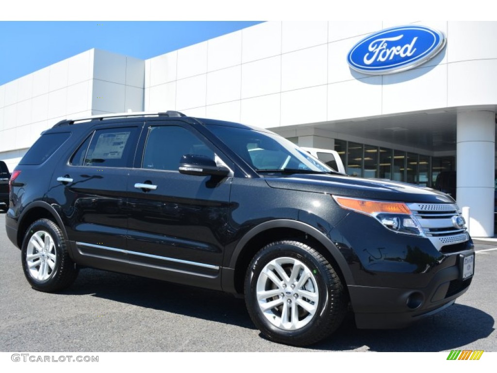 2014 Explorer XLT - Tuxedo Black / Charcoal Black photo #1