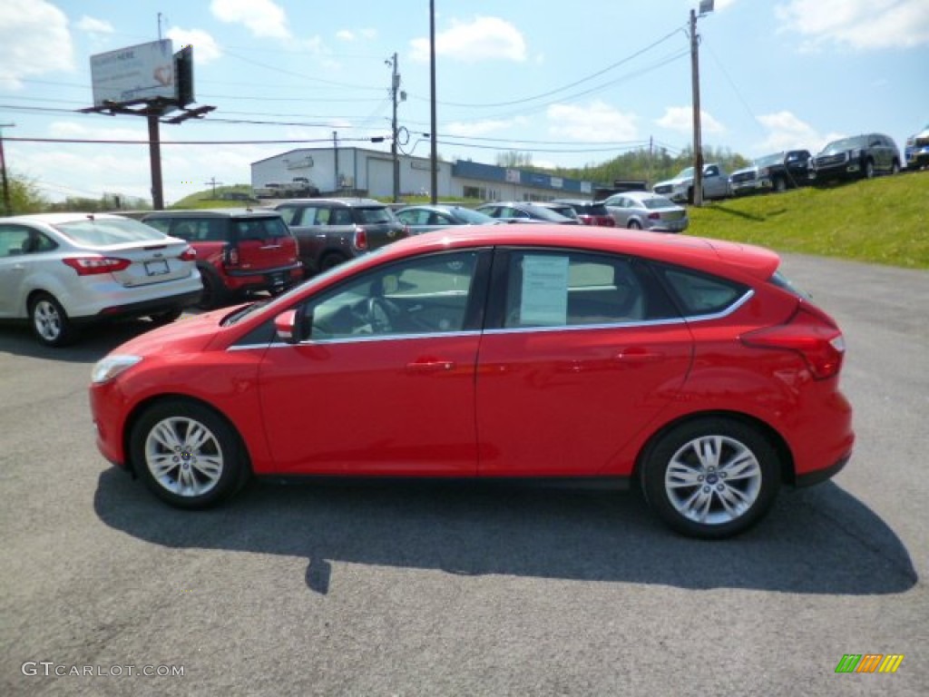 2012 Focus SEL 5-Door - Race Red / Stone photo #4