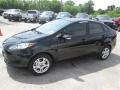 Tuxedo Black - Fiesta SE Sedan Photo No. 4