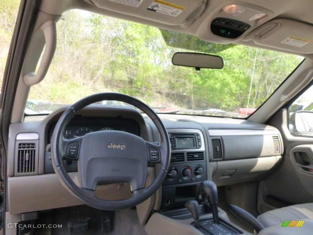 2004 Grand Cherokee Laredo 4x4 - Deep Lava Red Metallic / Taupe photo #14