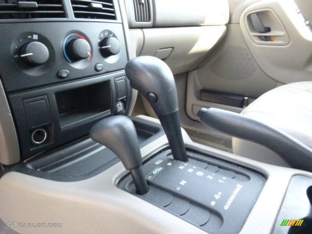 2004 Grand Cherokee Laredo 4x4 - Deep Lava Red Metallic / Taupe photo #17