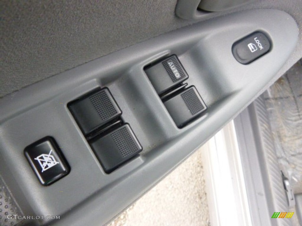 2006 MPV LX - Sunlight Silver Metallic / Gray photo #15
