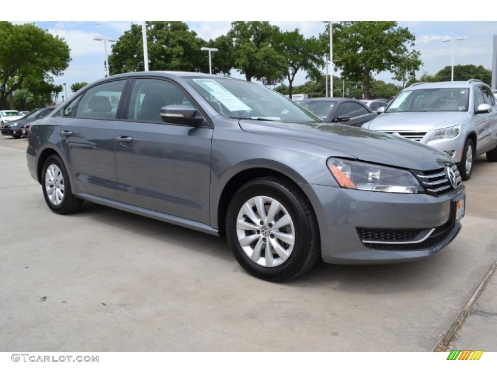 2014 Volkswagen Passat 2.5L Wolfsburg Edition Exterior Photos