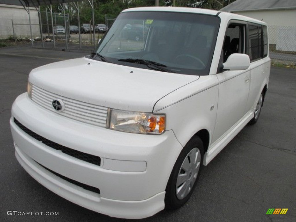 2006 xB  - Polar White / Dark Charcoal photo #2