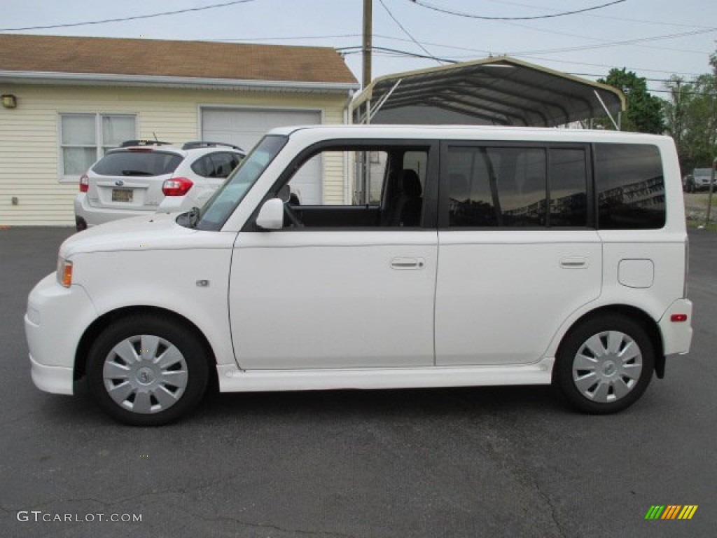 2006 xB  - Polar White / Dark Charcoal photo #3