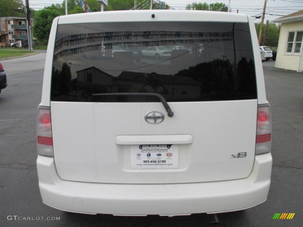2006 xB  - Polar White / Dark Charcoal photo #5