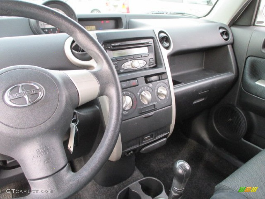 2006 xB  - Polar White / Dark Charcoal photo #14