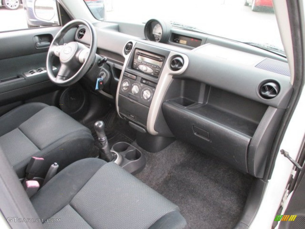 2006 xB  - Polar White / Dark Charcoal photo #16