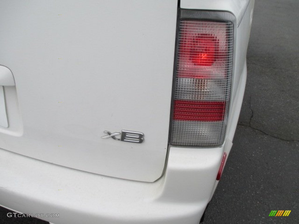 2006 xB  - Polar White / Dark Charcoal photo #28