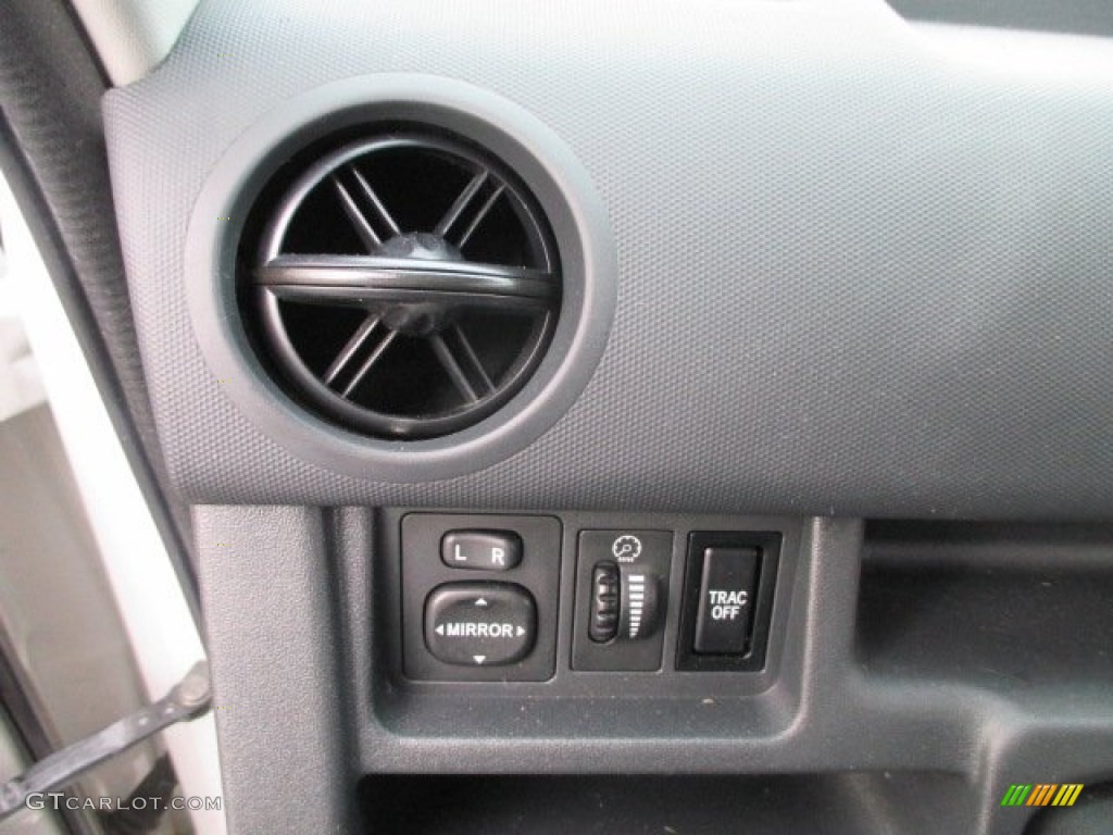 2006 xB  - Polar White / Dark Charcoal photo #30