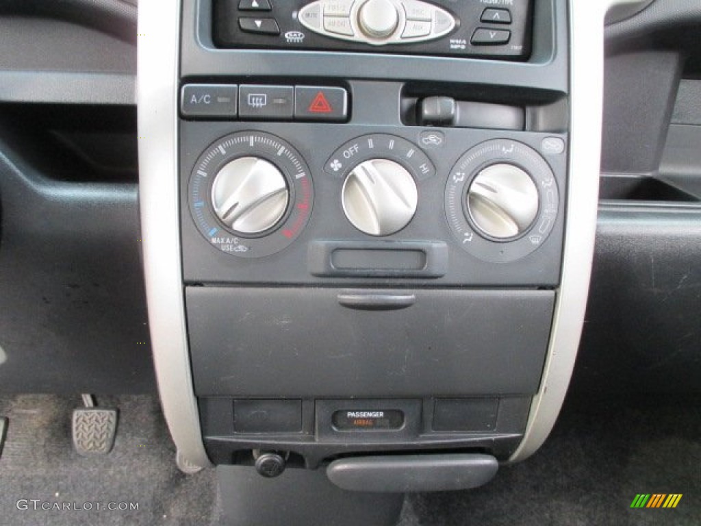 2006 xB  - Polar White / Dark Charcoal photo #35