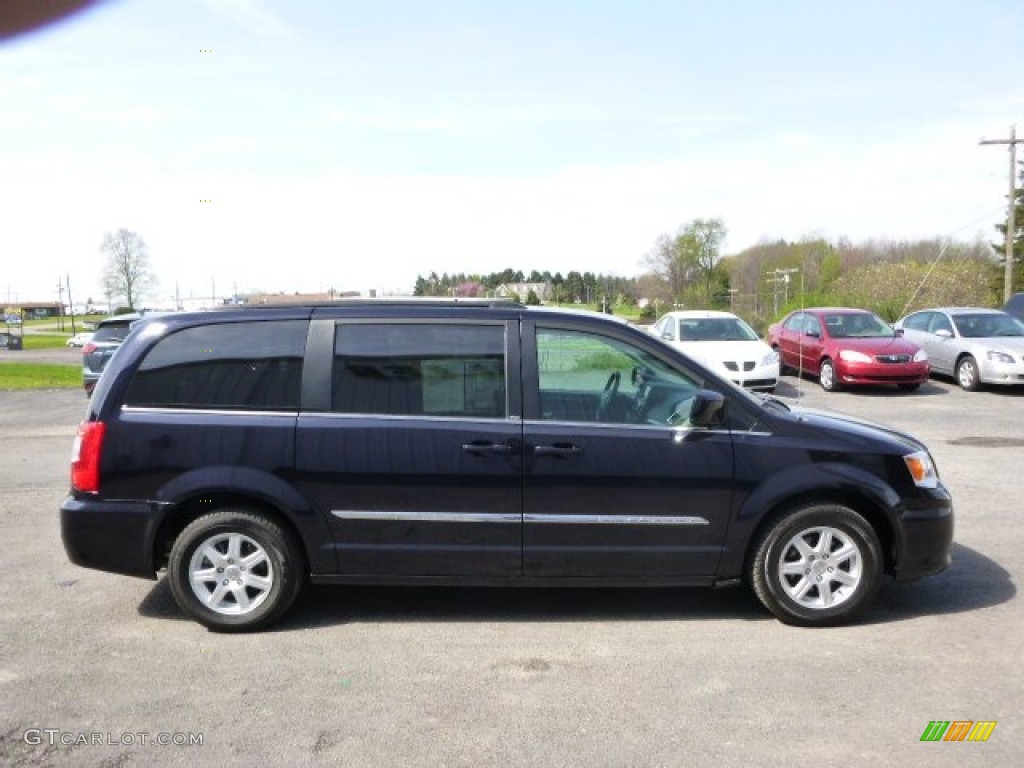 2011 Town & Country Touring - Blackberry Pearl / Black/Light Graystone photo #5