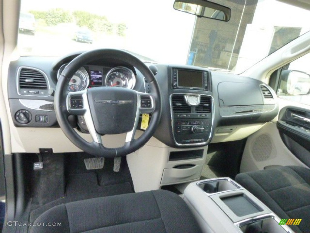 2011 Town & Country Touring - Blackberry Pearl / Black/Light Graystone photo #13