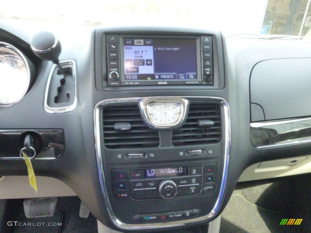 2011 Town & Country Touring - Blackberry Pearl / Black/Light Graystone photo #19