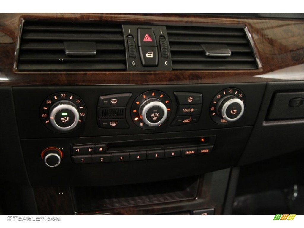 2010 BMW 5 Series 528i xDrive Sedan Controls Photos