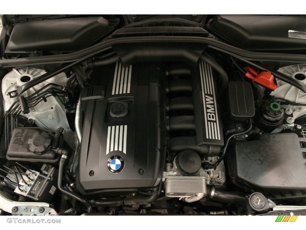 2010 BMW 5 Series 528i xDrive Sedan Engine Photos