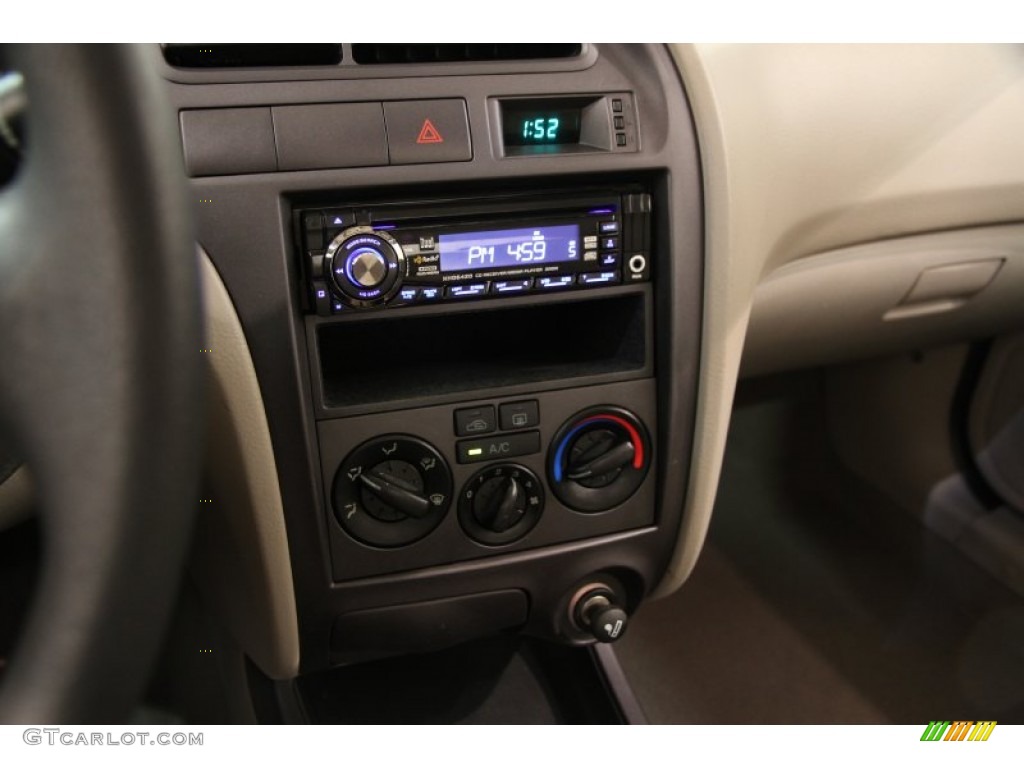 2003 Hyundai Elantra GLS Sedan Controls Photo #93362588