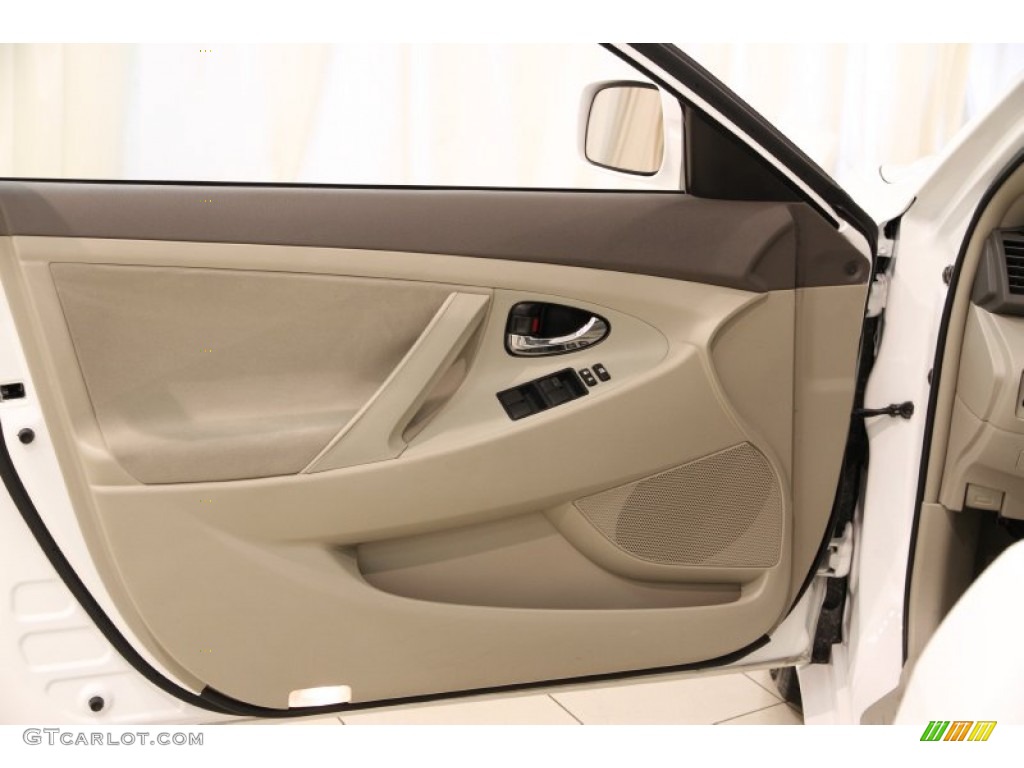 2009 Toyota Camry LE V6 Bisque Door Panel Photo #93365033