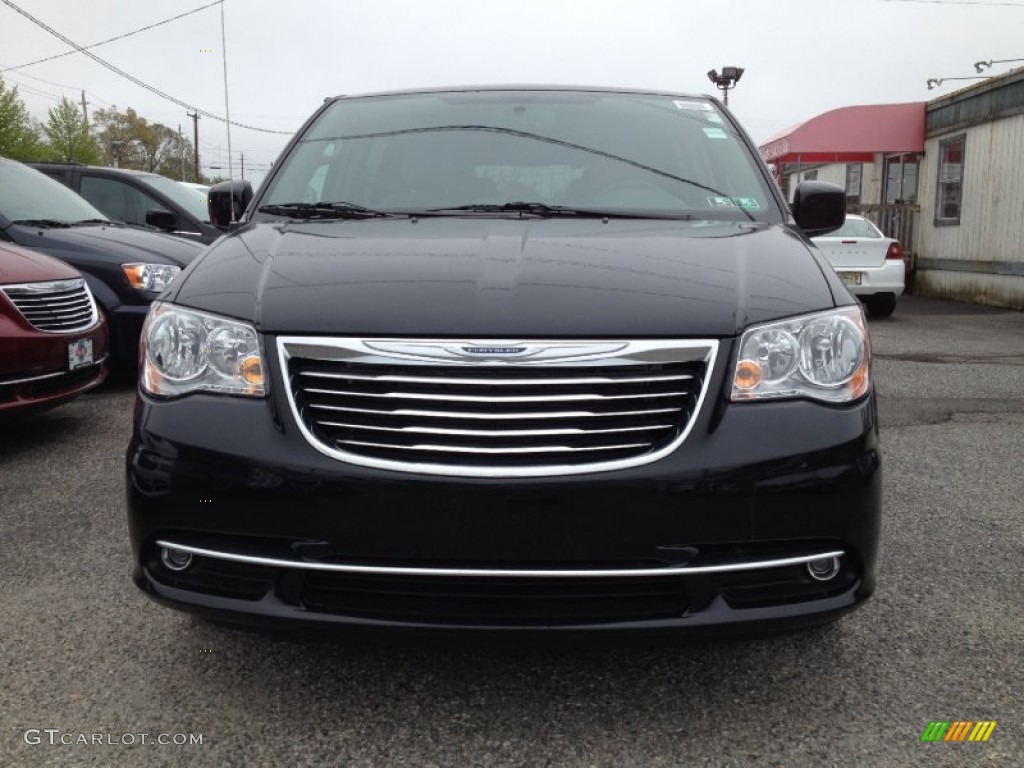 2014 Town & Country Touring - Brilliant Black Crystal Pearl / Dark Frost Beige/Medium Frost Beige photo #2