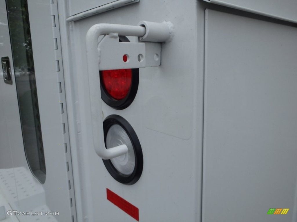 2014 Express Cutaway 3500 Utility Van - Summit White / Medium Pewter photo #19