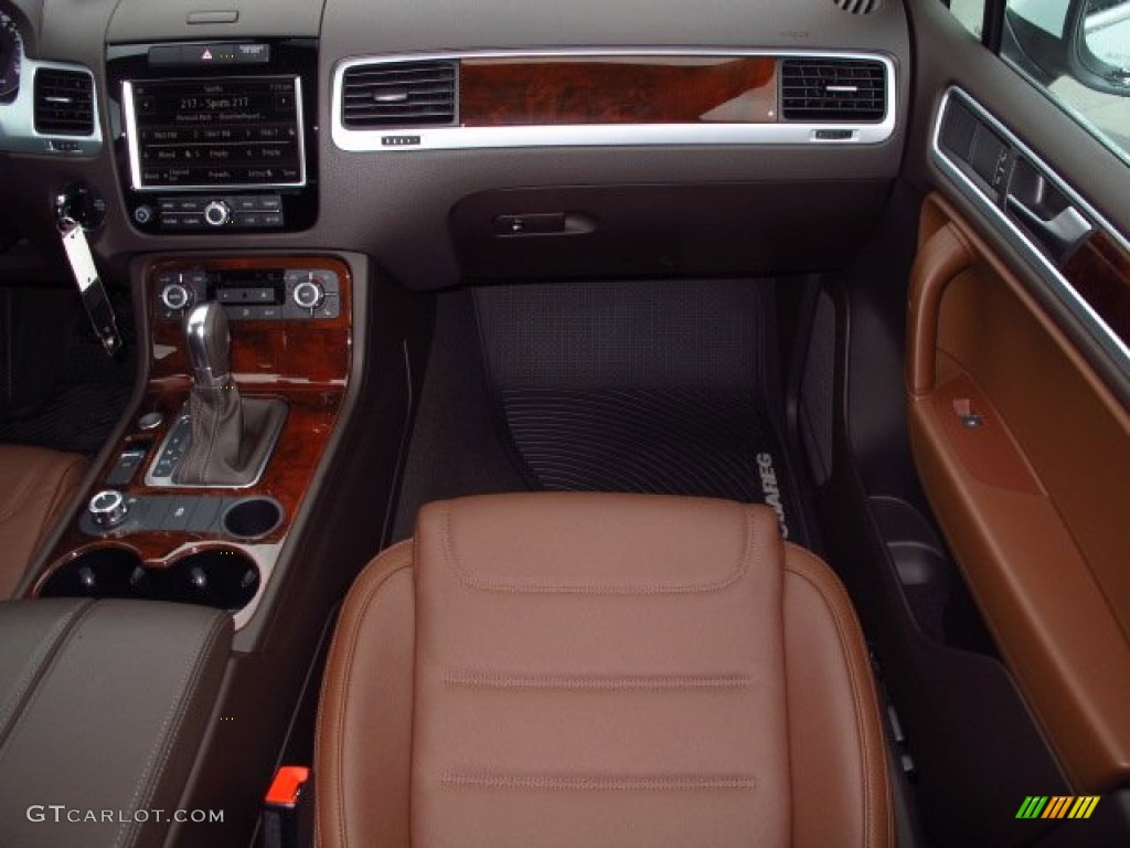 2014 Volkswagen Touareg V6 Sport 4Motion Dashboard Photos