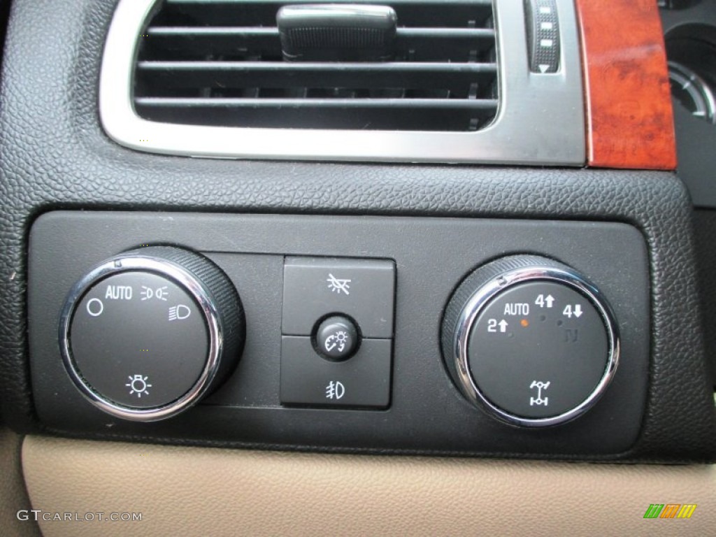 2007 Chevrolet Avalanche LTZ 4WD Controls Photos