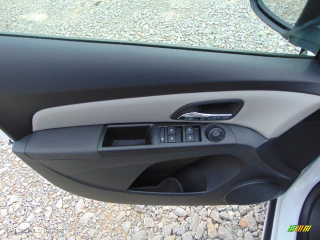 2014 Cruze LS - Summit White / Jet Black/Medium Titanium photo #7