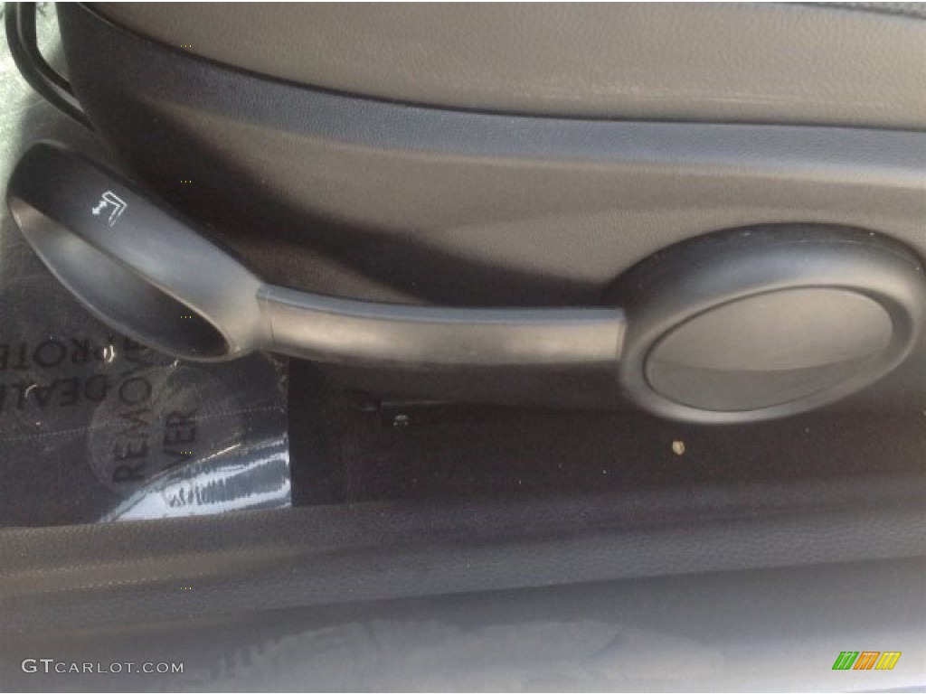 2011 Cooper Hardtop - Sparkling Silver Metallic / Carbon Black photo #16