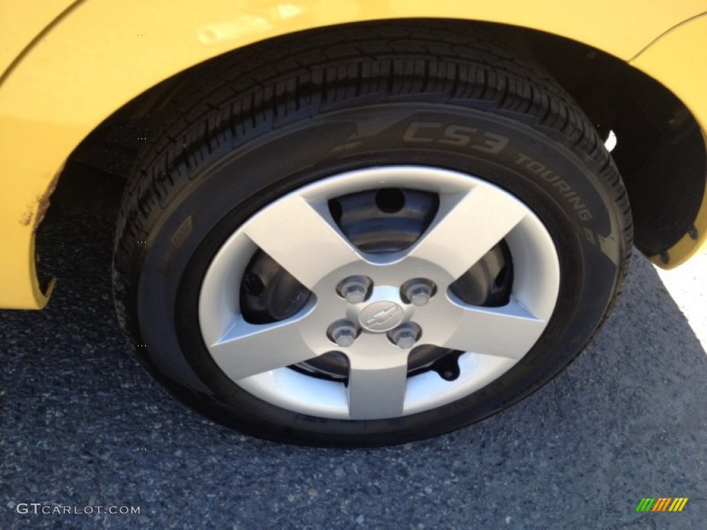 2005 Aveo LS Hatchback - Summer Yellow / Gray photo #17