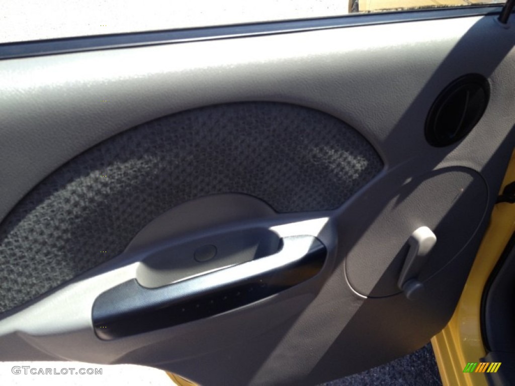 2005 Aveo LS Hatchback - Summer Yellow / Gray photo #19