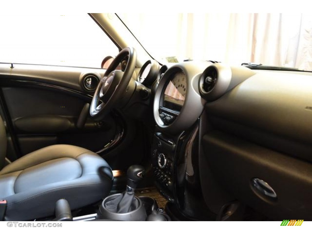 2011 Cooper Countryman - Pure Red / Carbon Black photo #13