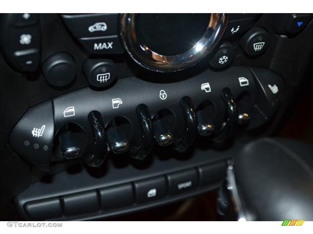2011 Cooper Countryman - Pure Red / Carbon Black photo #27