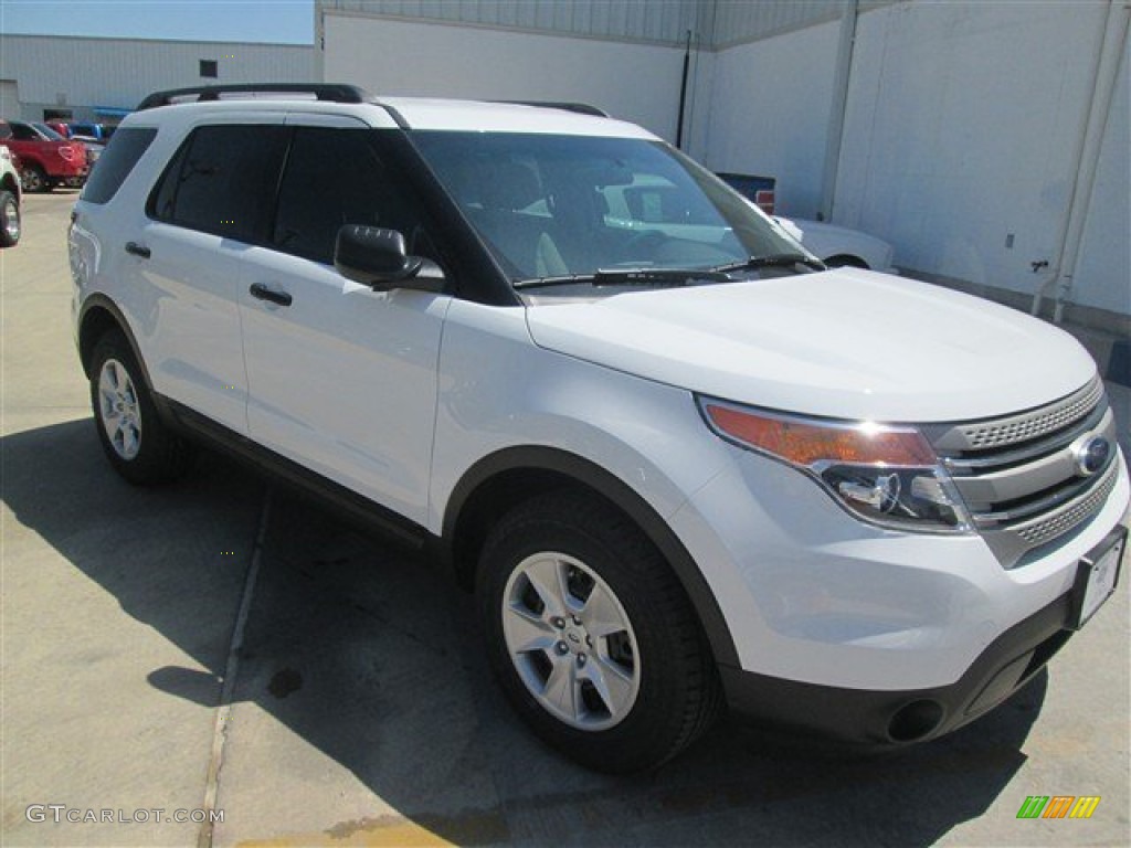 2014 Explorer FWD - Oxford White / Medium Light Stone photo #1
