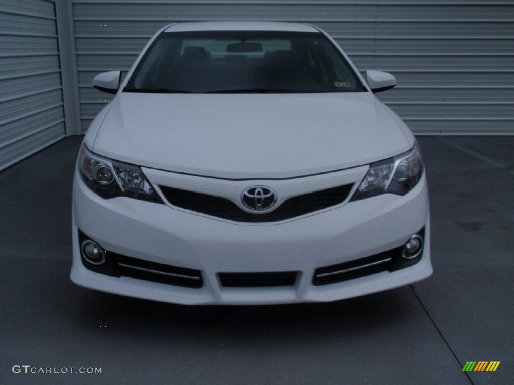 2014 Camry SE - Super White / Black/Ash photo #8