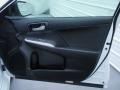 2014 Super White Toyota Camry SE  photo #17