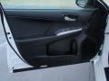2014 Super White Toyota Camry SE  photo #23