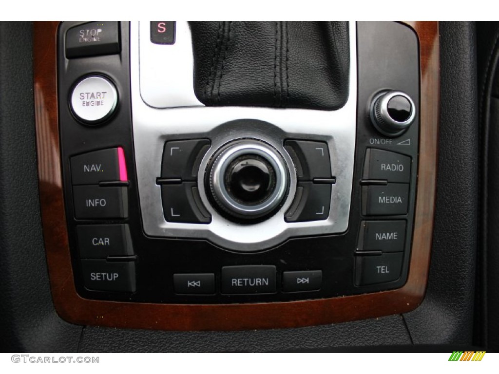 2010 Audi Q7 4.2 Prestige quattro Controls Photos
